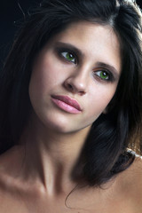 Naklejka premium Beautiful young woman in grey background