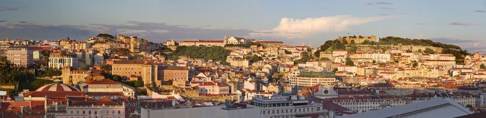 Fototapeta na wymiar Lizbona miasta o zachodzie słońca, w Portugalii