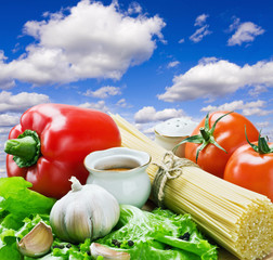 spaghetti and fresh vegetables