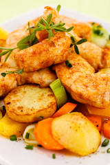 Grilled chicken nuggets and vegetables