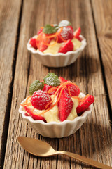 Creamy pudding and fresh fruit