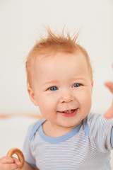 baby sitzt portrait
