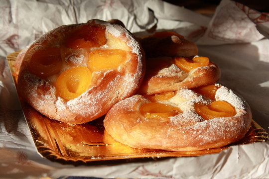 three ensaimadas with apricots