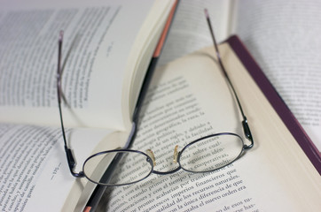 Libros y gafas