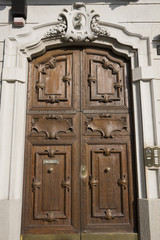 portone in legno a milano