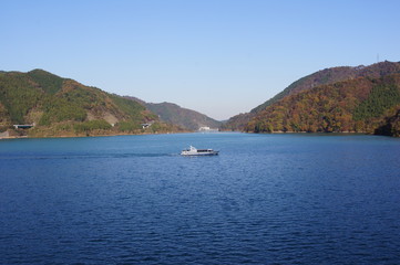 Fototapeta na wymiar 宮ヶ瀬湖