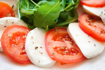 Salad with tomatoes and mozzarella