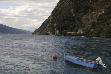 Fototapeta na wymiar Boot auf dem Gardasee