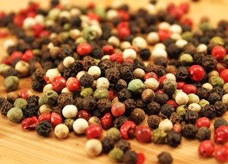 viele bunte Pfefferkörner