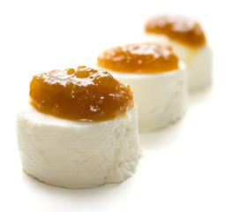 Caprimi con composta di pomodori verdi