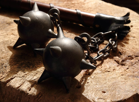 Bolas de hierro y garra