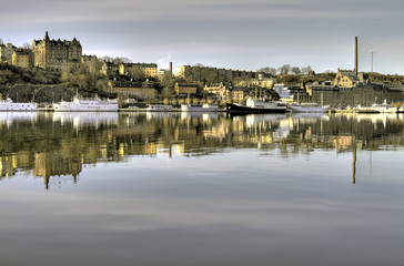 Obraz premium Stockholm south reflecting in water.