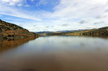 Agua embalsada para consumo humano, pantano