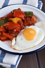 Spiegelei mit Paprikagemüse