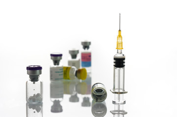 kit vaccin,aiguilles,seringue,needles,flacons,médecine