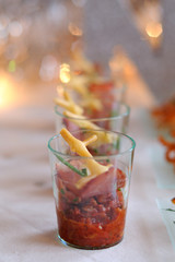verrine de mini ratatouille et mignon porc fumé