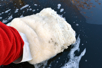 Lavaggio auto con guanto