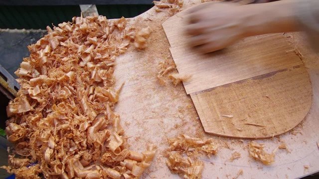 making guitar's solera