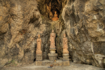 carved buddha sculptures in seven star park cave guilin