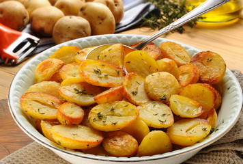 Roast potatoes with herbs
