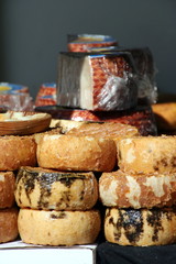 formaggi al mercato