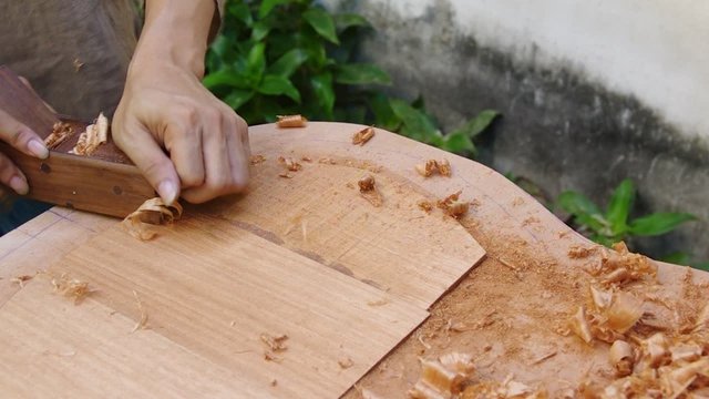 making guitar's solera