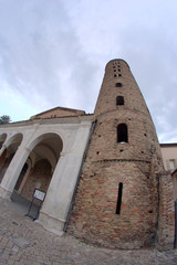 Fototapeta na wymiar Basilica di Sant'Apollinare Nuovo a Ravenna