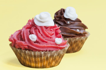 Cupcakes de chocolate y fresa