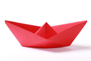 Rotes Papierschiff