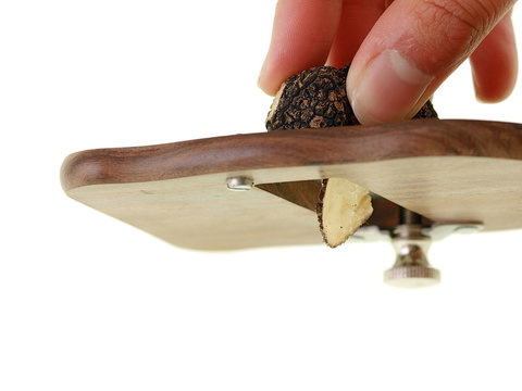 slicing truffle