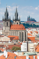 Obraz premium Top view cityscape on old Prague cathedral and castle