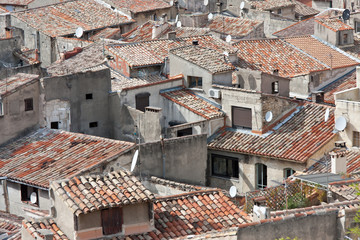 Fototapeta na wymiar toits de Sommières