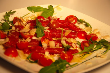 CARPACCIO CON QUESO PARMESANO. COMIDA