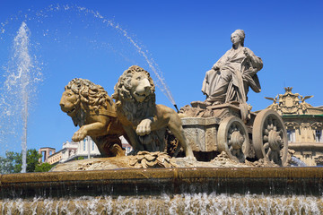 Obraz premium Cibeles statue Madrid fountain in Paseo Castellana