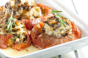 baked tomatoes with chicken meat and mushrooms