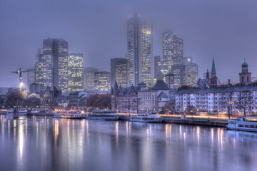 Fototapeta na wymiar Skyline Frankfurt am Main bei Nacht-HDR