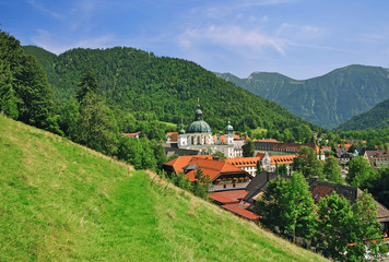 Blick auf das berühmte Kloster Ettal in Oberbayern
