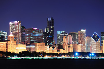 Fototapeta na wymiar Chicago skyline at dusk