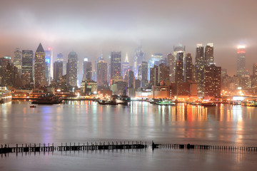 Fototapeta na wymiar New York City Manhattan Midtown over river
