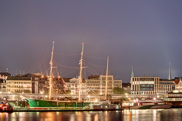 Fototapeta premium Hamburg bei Nacht
