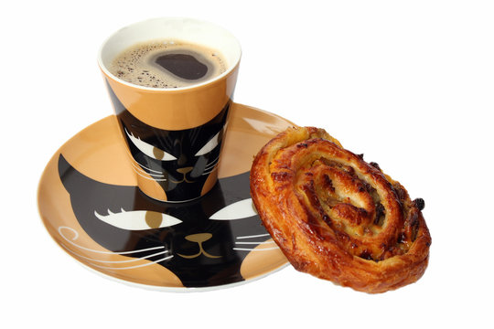 Pain au raisin et caf&eacute;
