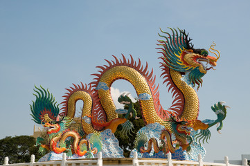 Fototapeta premium Chinese dragon statue