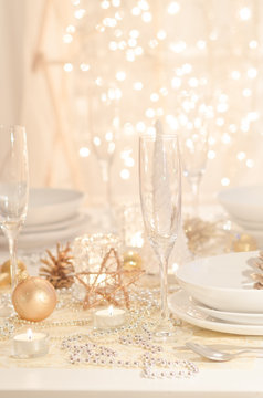 Table set for christmas