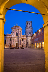 Reggio Emilia Piazza Piccola e Basilica