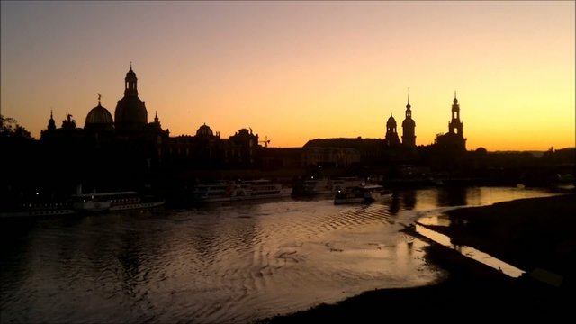 Abendstimmung am Elbpanorama der Dresdener Altstadt