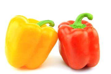 deux poivrons,jaune et rouge sur fond blanc