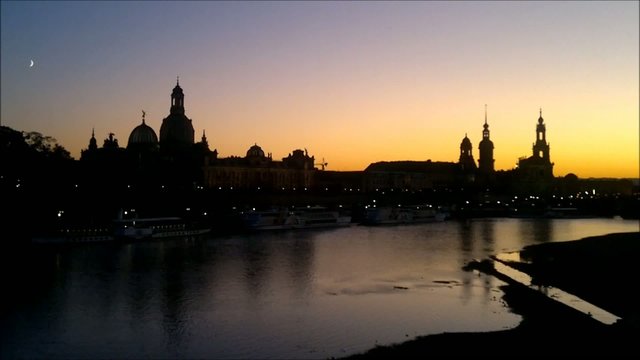 Abendstimmung am Elbpanorama der Dresdener Altstadt