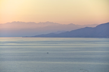 Die Weißen Berge, das Lefka Ori Gebirge auf Kreta bei Sonnenuntergang