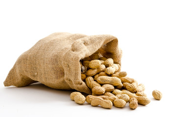 Erdnüsse im Jutesäckchen