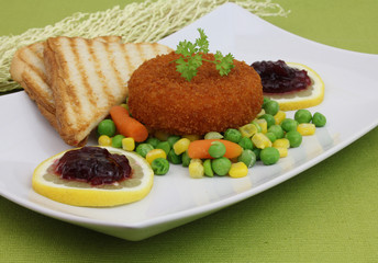 Camembert gebacken mit Preiselbeermarmelade